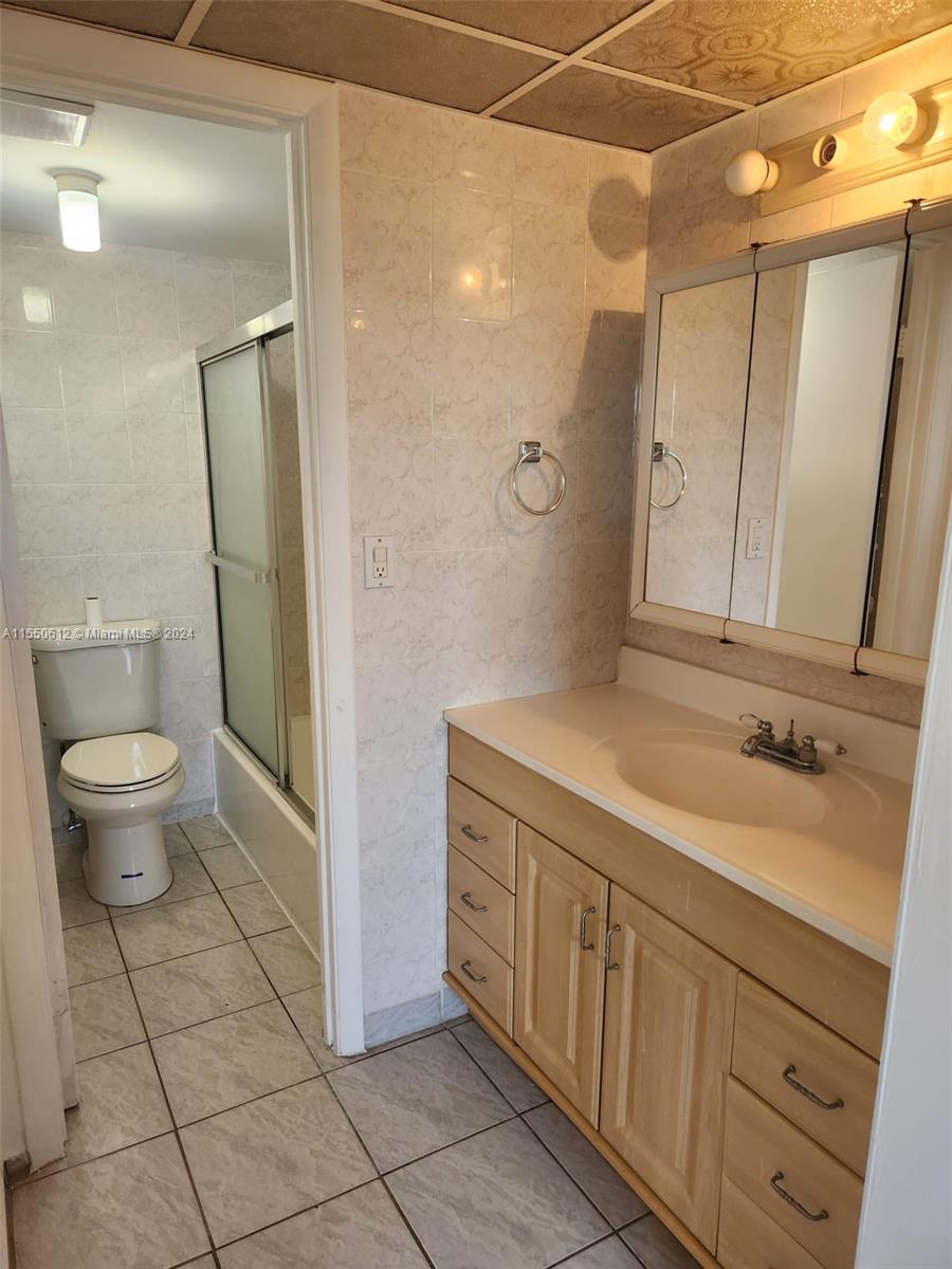 1990 Marseille Dr 201, Miami Beach, Florida 33141, 1 Bedroom Bedrooms, ,1 BathroomBathrooms,Residential,For Sale,1990 Marseille Dr 201,A11550612