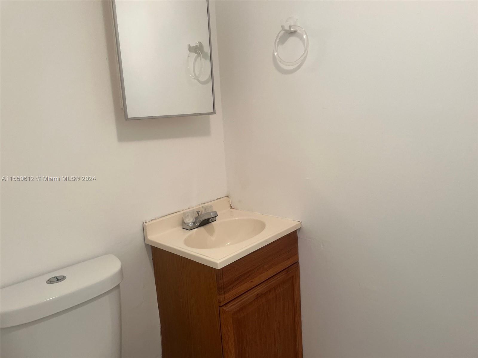 Half a bath at entrance