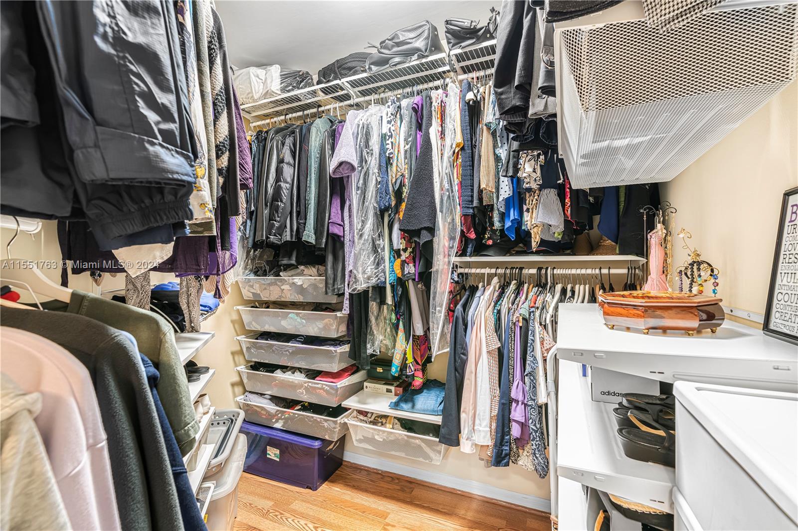 walk in closet in main bedroom