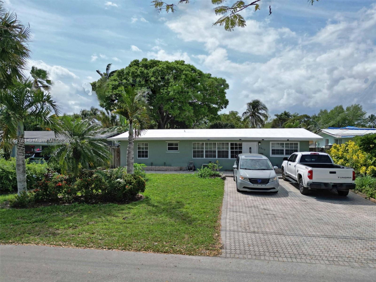 1513 SW 18th Ave  For Sale A11551781, FL