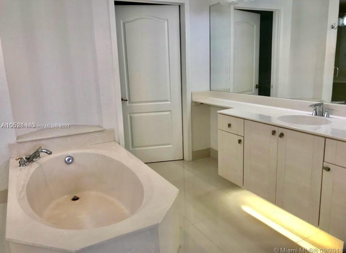 10720 NW 66th St 311, Doral, Florida 33178, 3 Bedrooms Bedrooms, ,2 BathroomsBathrooms,Residential,For Sale,10720 NW 66th St 311,A11551681