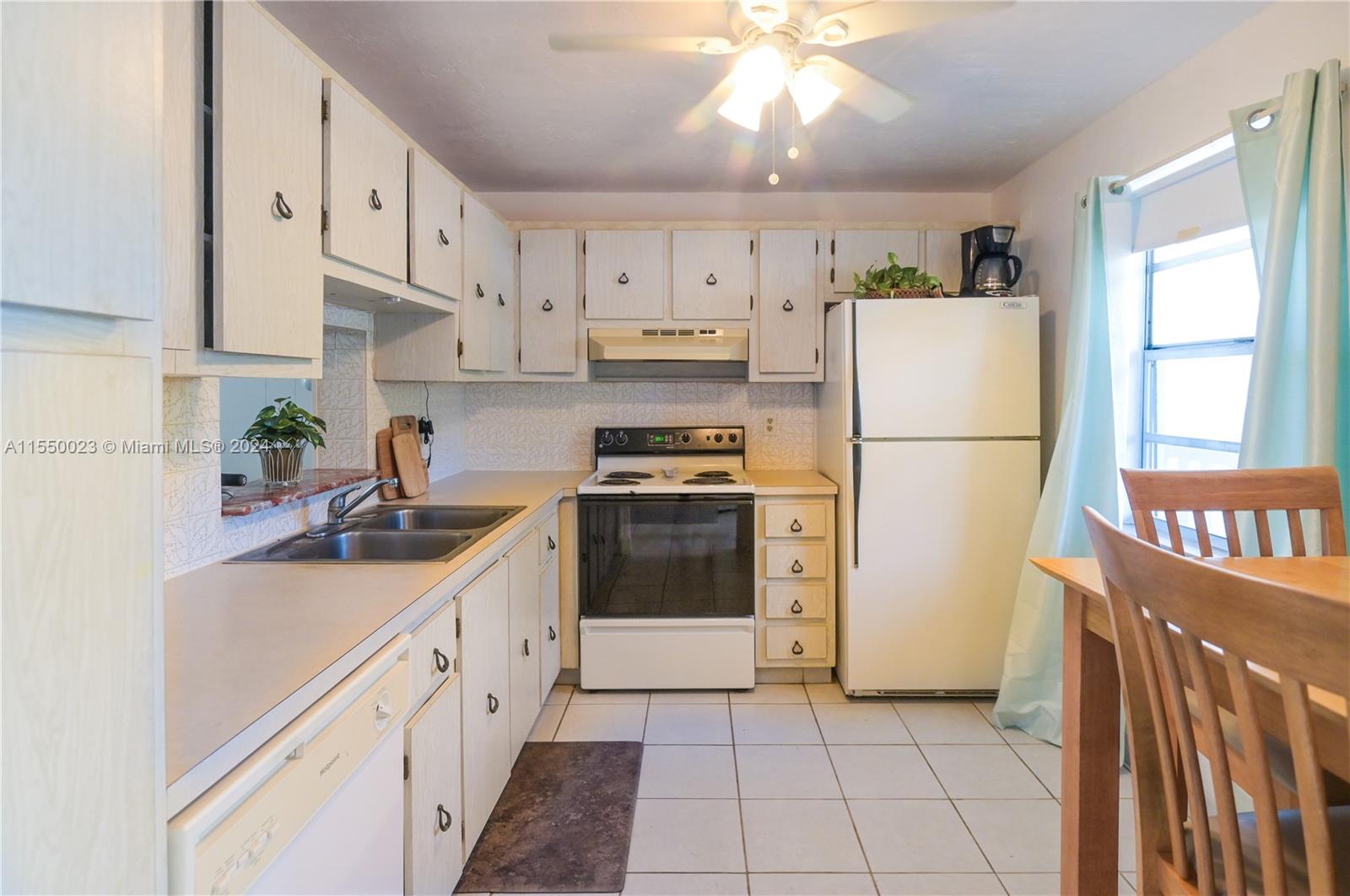 324 SE 10th St. 203, Dania Beach, Florida 33004, 2 Bedrooms Bedrooms, ,2 BathroomsBathrooms,Residential,For Sale,324 SE 10th St. 203,A11550023