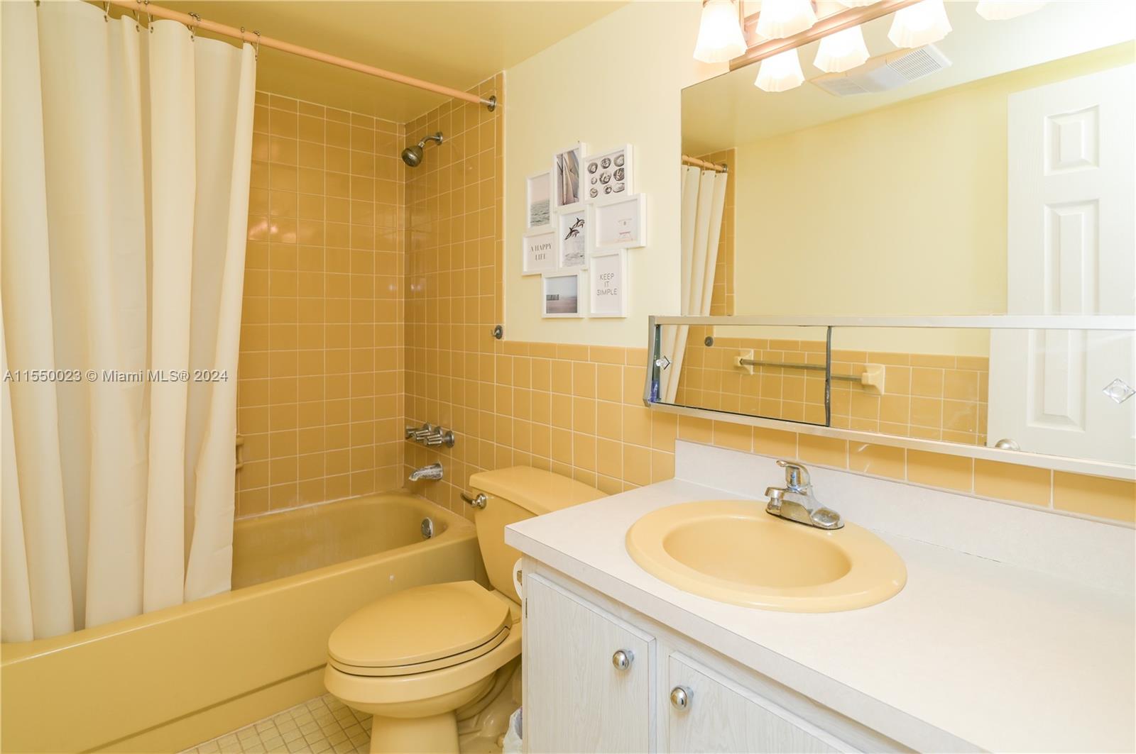 324 SE 10th St. 203, Dania Beach, Florida 33004, 2 Bedrooms Bedrooms, ,2 BathroomsBathrooms,Residential,For Sale,324 SE 10th St. 203,A11550023