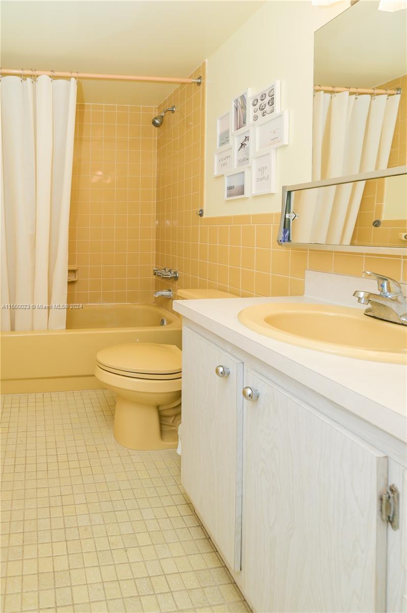 324 SE 10th St. 203, Dania Beach, Florida 33004, 2 Bedrooms Bedrooms, ,2 BathroomsBathrooms,Residential,For Sale,324 SE 10th St. 203,A11550023