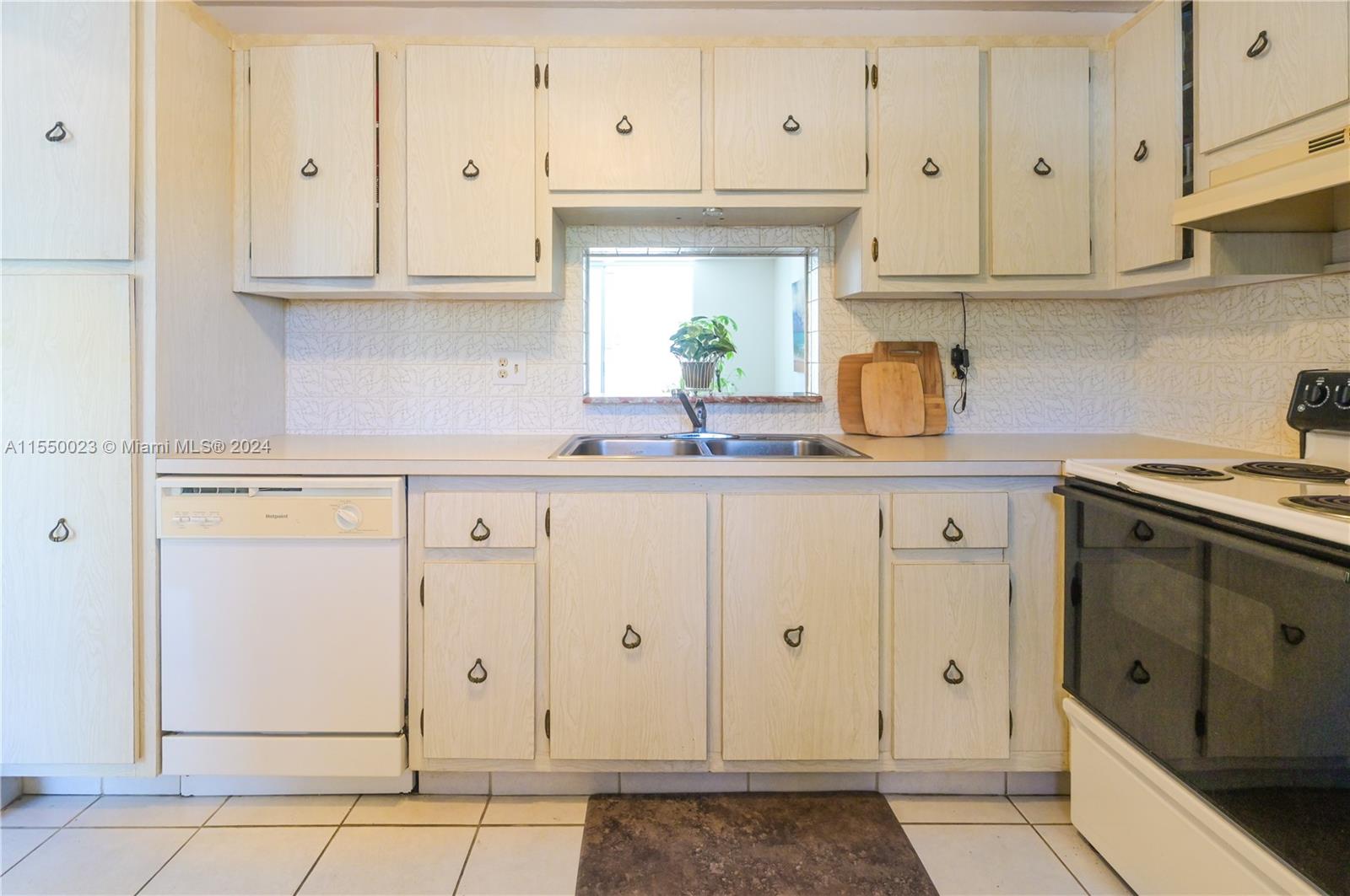 324 SE 10th St. 203, Dania Beach, Florida 33004, 2 Bedrooms Bedrooms, ,2 BathroomsBathrooms,Residential,For Sale,324 SE 10th St. 203,A11550023