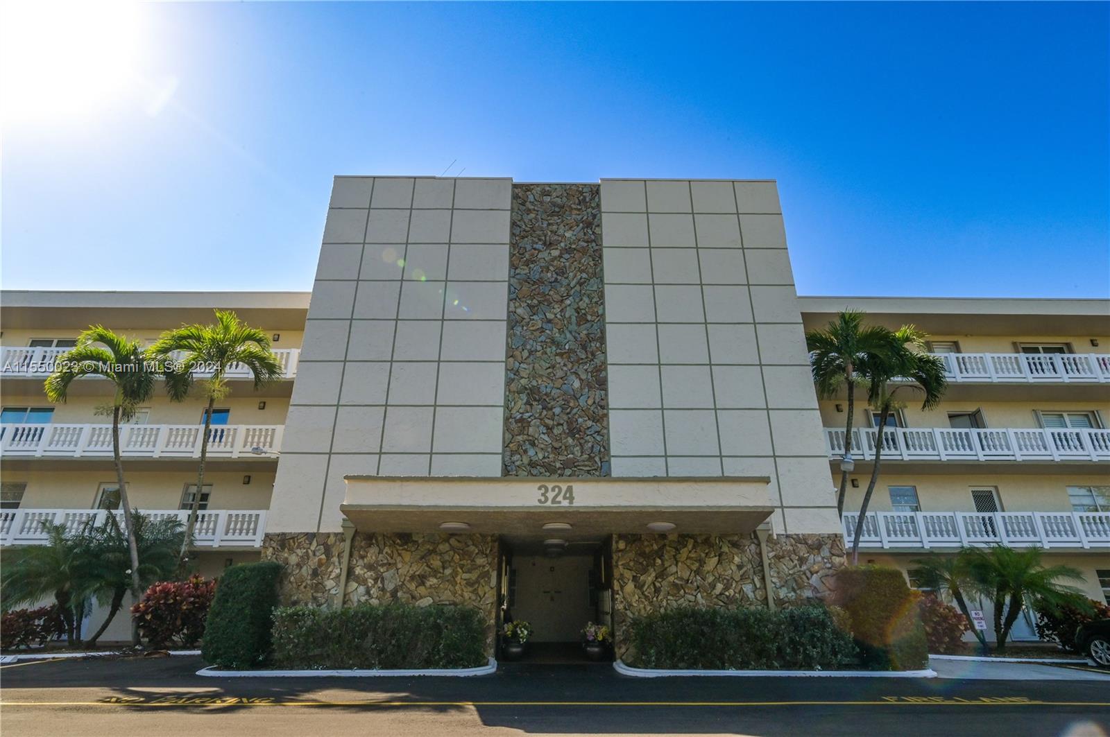 324 SE 10th St. 203, Dania Beach, Florida 33004, 2 Bedrooms Bedrooms, ,2 BathroomsBathrooms,Residential,For Sale,324 SE 10th St. 203,A11550023