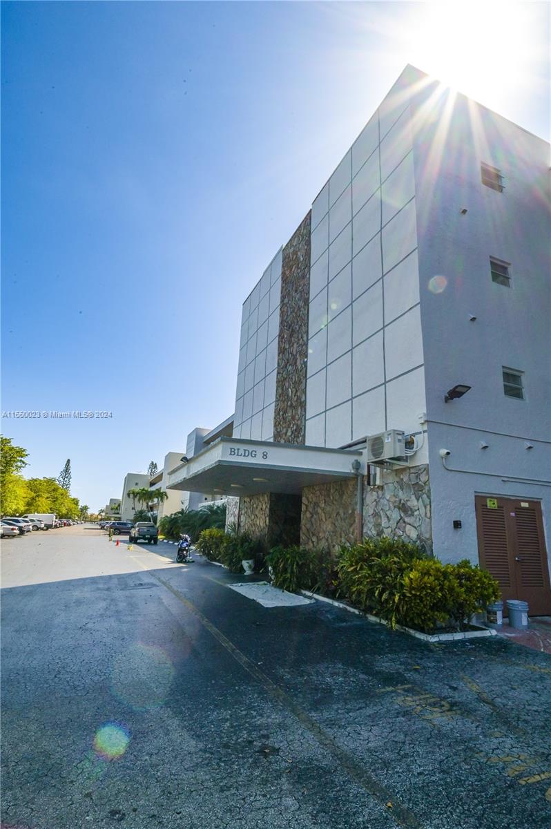 324 SE 10th St. 203, Dania Beach, Florida 33004, 2 Bedrooms Bedrooms, ,2 BathroomsBathrooms,Residential,For Sale,324 SE 10th St. 203,A11550023