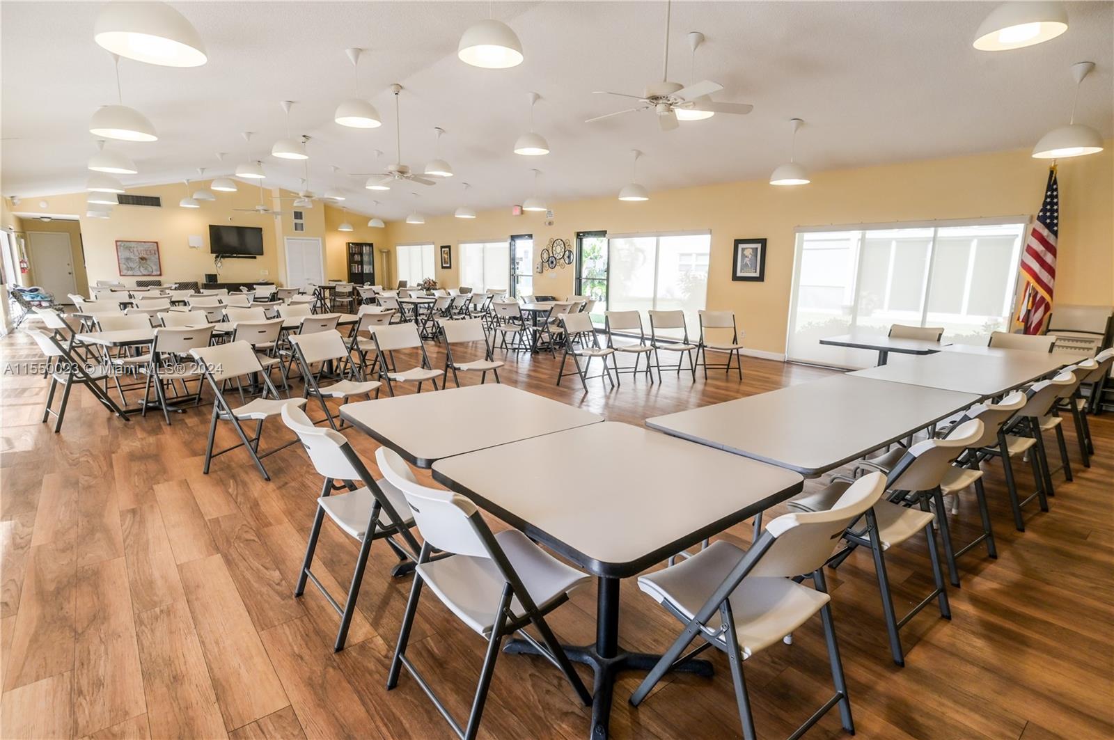 324 SE 10th St. 203, Dania Beach, Florida 33004, 2 Bedrooms Bedrooms, ,2 BathroomsBathrooms,Residential,For Sale,324 SE 10th St. 203,A11550023