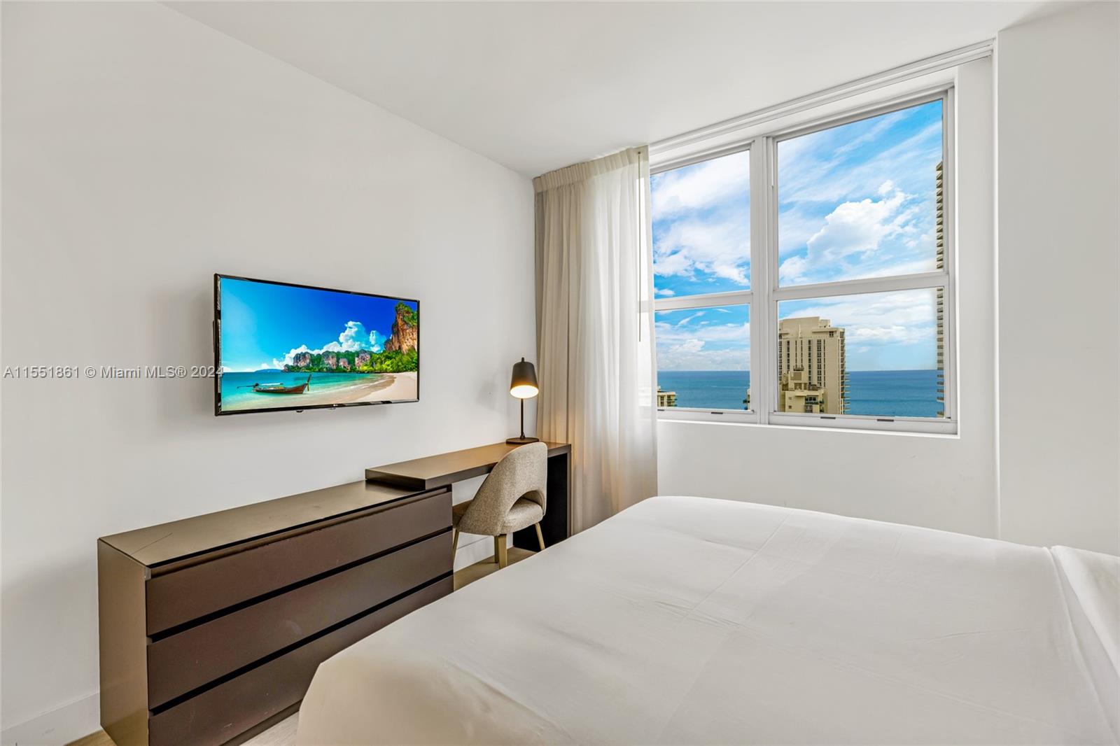 Hollywood, Florida 33019, 2 Bedrooms Bedrooms, ,2 BathroomsBathrooms,Residential,For Sale,A11551861