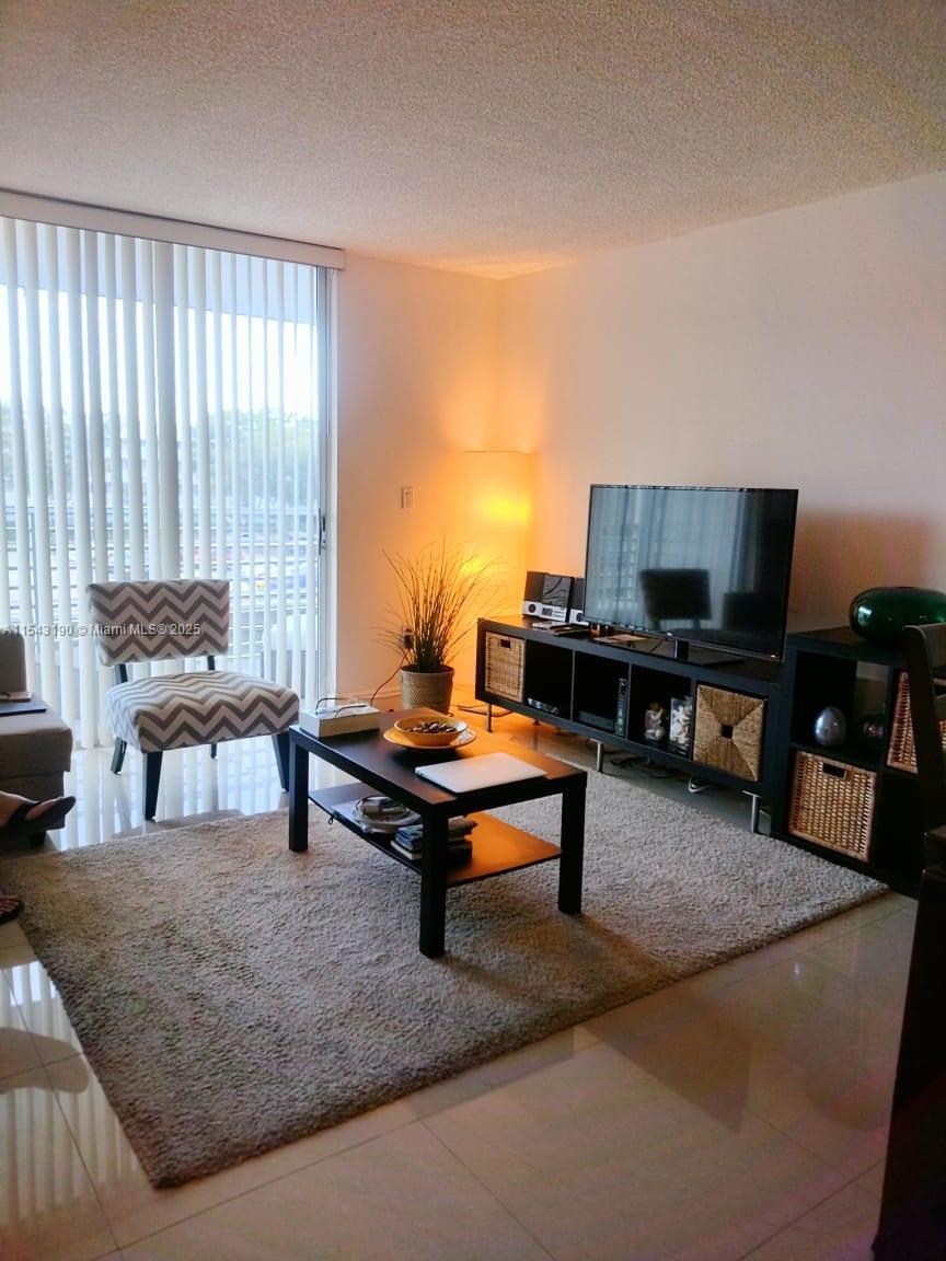 North Miami Beach, Florida 33160, 1 Bedroom Bedrooms, ,1 BathroomBathrooms,Residential,For Sale,A11543190