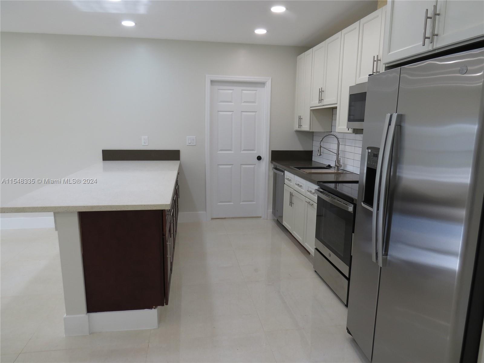 1671 SW 44th Ter, Fort Lauderdale, Florida 33317, ,Residentialincome,For Sale,1671 SW 44th Ter,A11548335