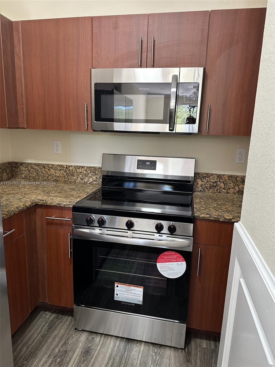 New glasstop range/overn and micro.