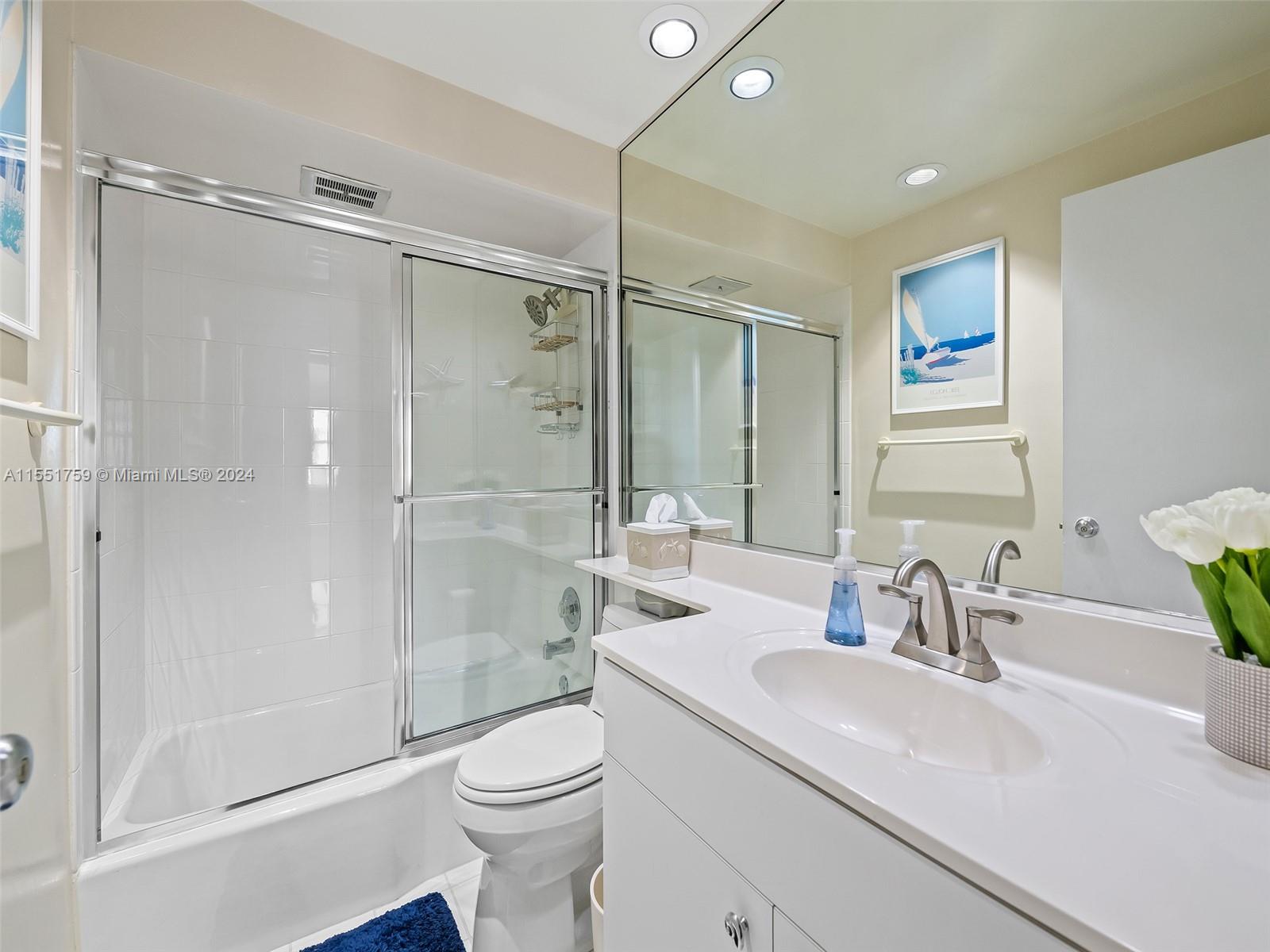 3111 N Ocean Dr 704, Hollywood, Florida 33019, 2 Bedrooms Bedrooms, ,2 BathroomsBathrooms,Residential,For Sale,3111 N Ocean Dr 704,A11551759
