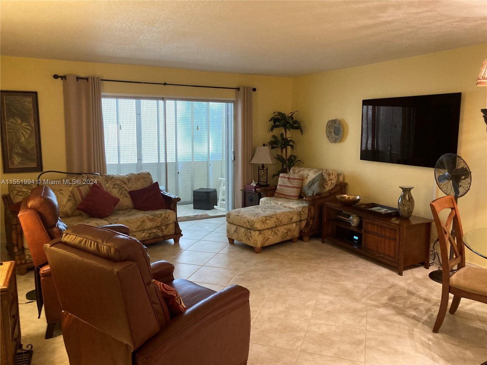 200 NE 14th Ave 222, Hallandale Beach, Florida 33009, 1 Bedroom Bedrooms, ,1 BathroomBathrooms,Residentiallease,For Rent,200 NE 14th Ave 222,A11551994