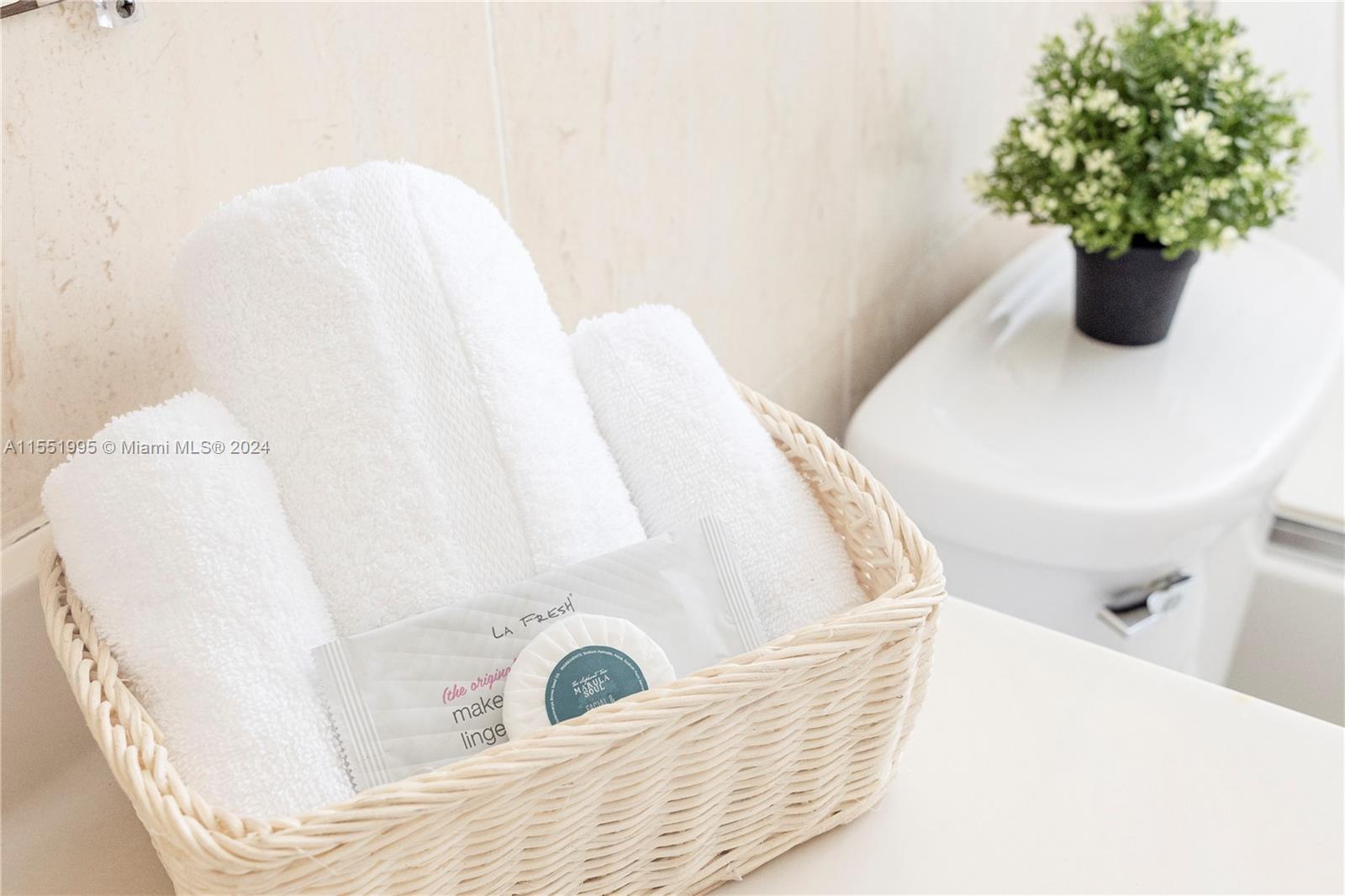 2565 NE 214th St, Miami, Florida 33180, 5 Bedrooms Bedrooms, ,2 BathroomsBathrooms,Residential,For Sale,2565 NE 214th St,A11551995