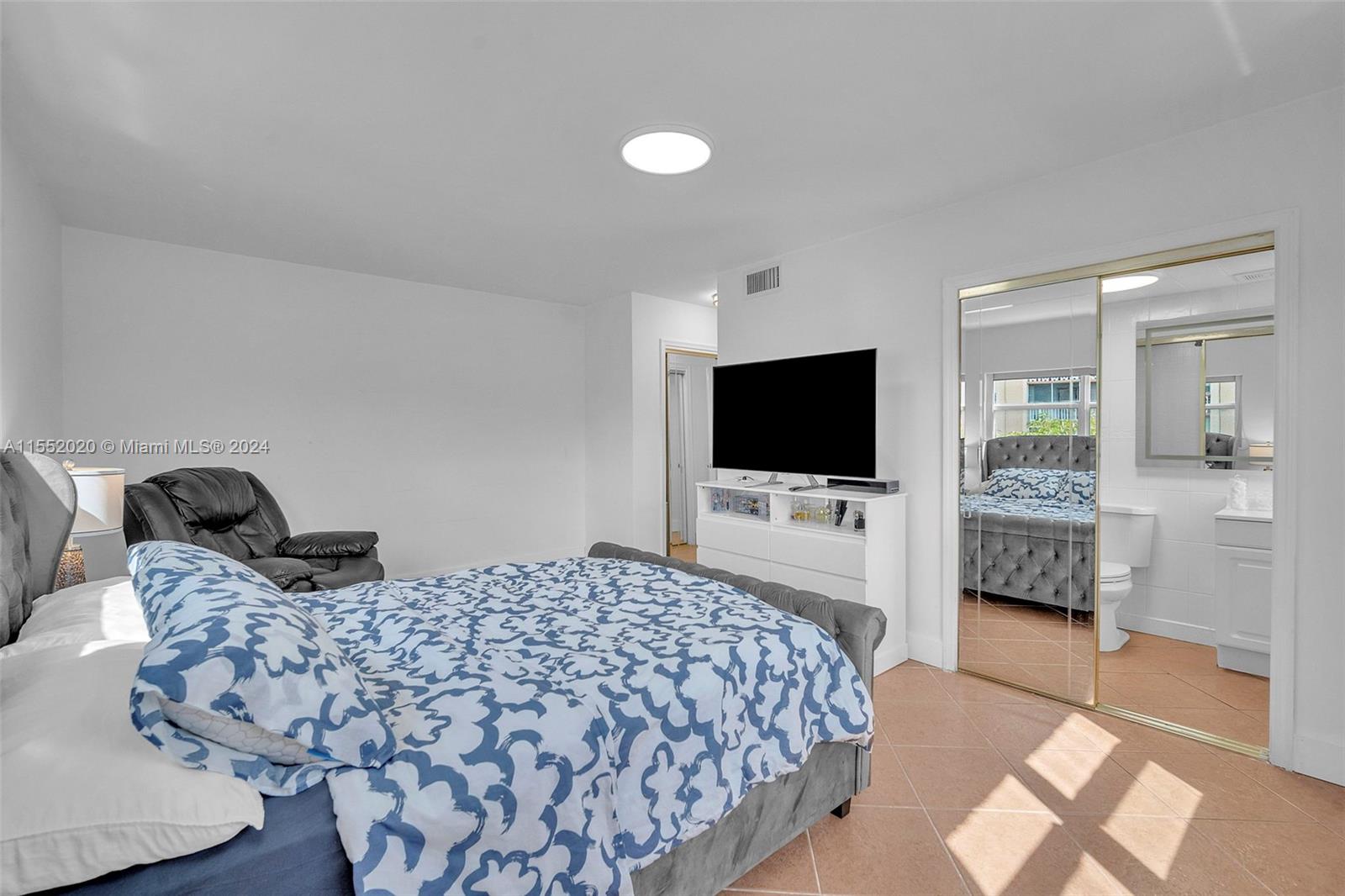 619 NE 14th Ave 401, Hallandale Beach, Florida 33009, 2 Bedrooms Bedrooms, ,2 BathroomsBathrooms,Residential,For Sale,619 NE 14th Ave 401,A11552020