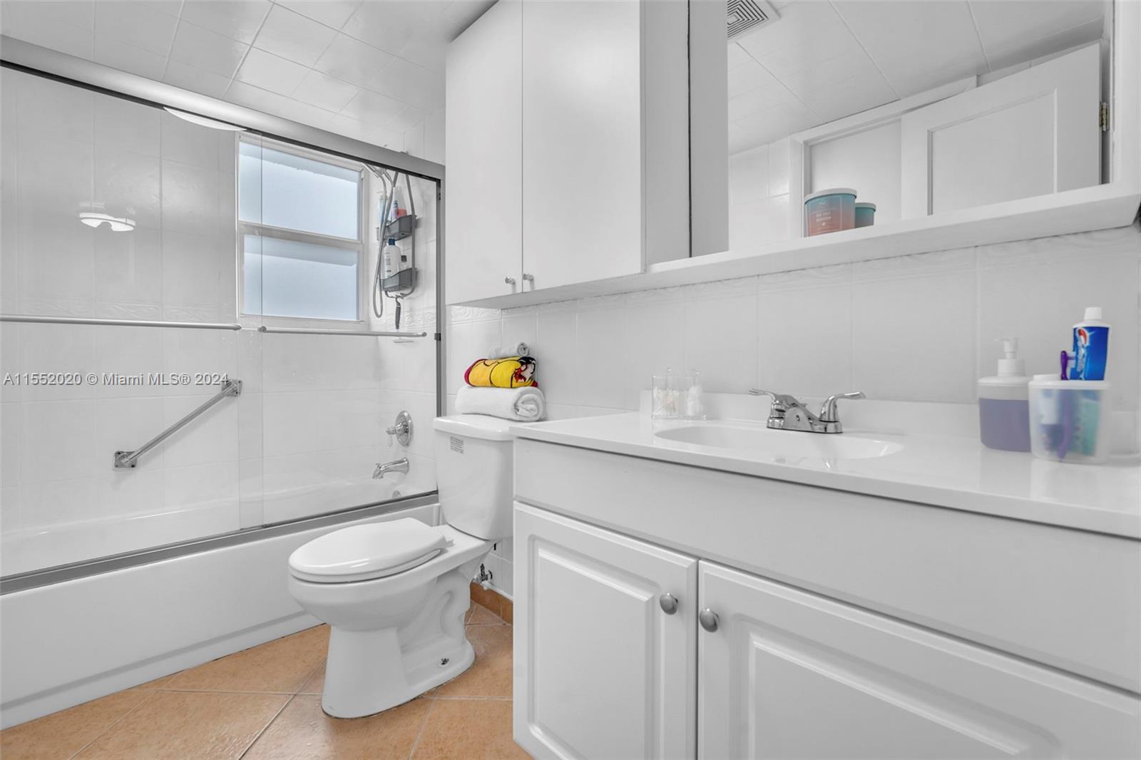 619 NE 14th Ave 401, Hallandale Beach, Florida 33009, 2 Bedrooms Bedrooms, ,2 BathroomsBathrooms,Residential,For Sale,619 NE 14th Ave 401,A11552020