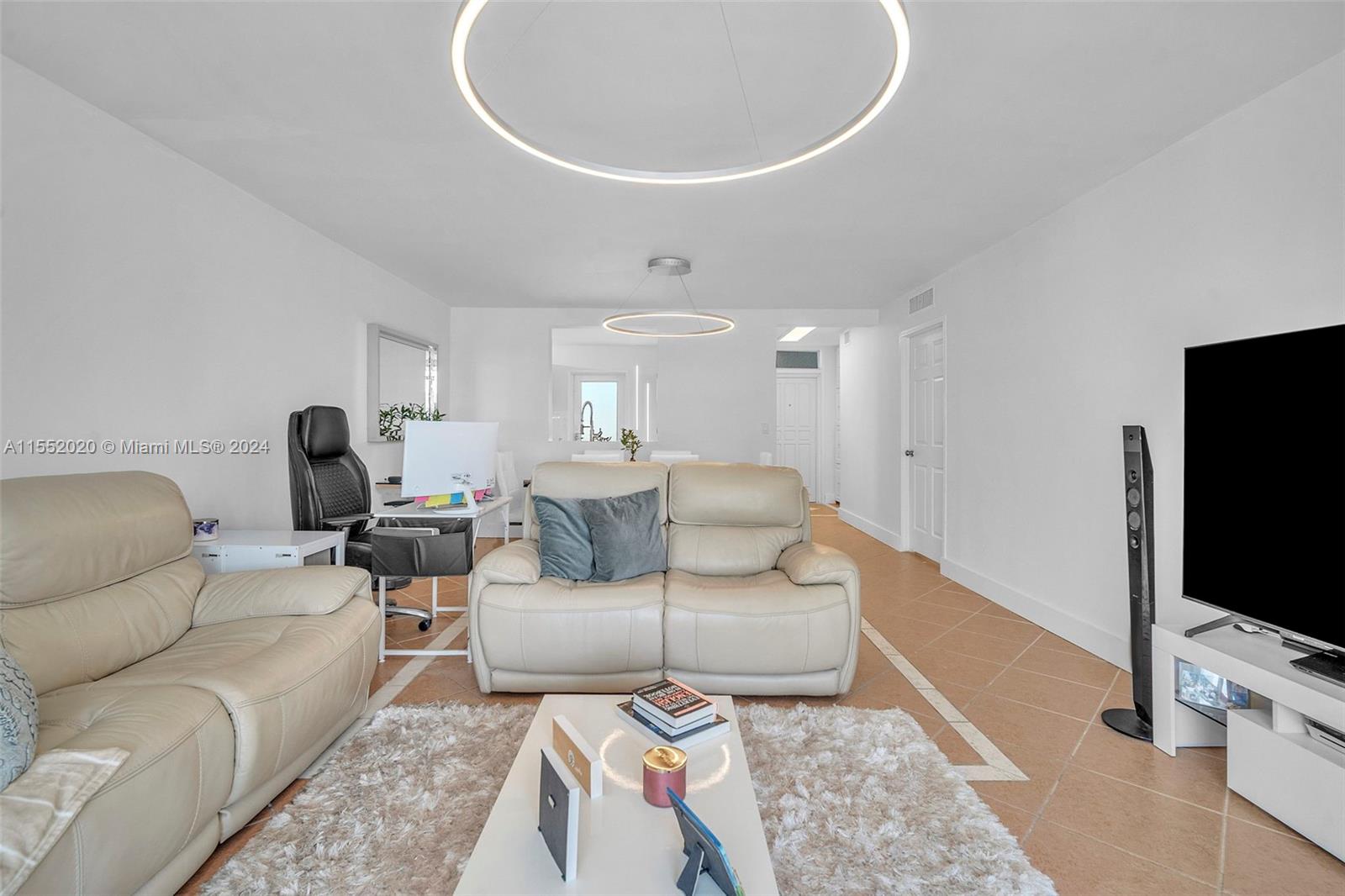 619 NE 14th Ave 401, Hallandale Beach, Florida 33009, 2 Bedrooms Bedrooms, ,2 BathroomsBathrooms,Residential,For Sale,619 NE 14th Ave 401,A11552020