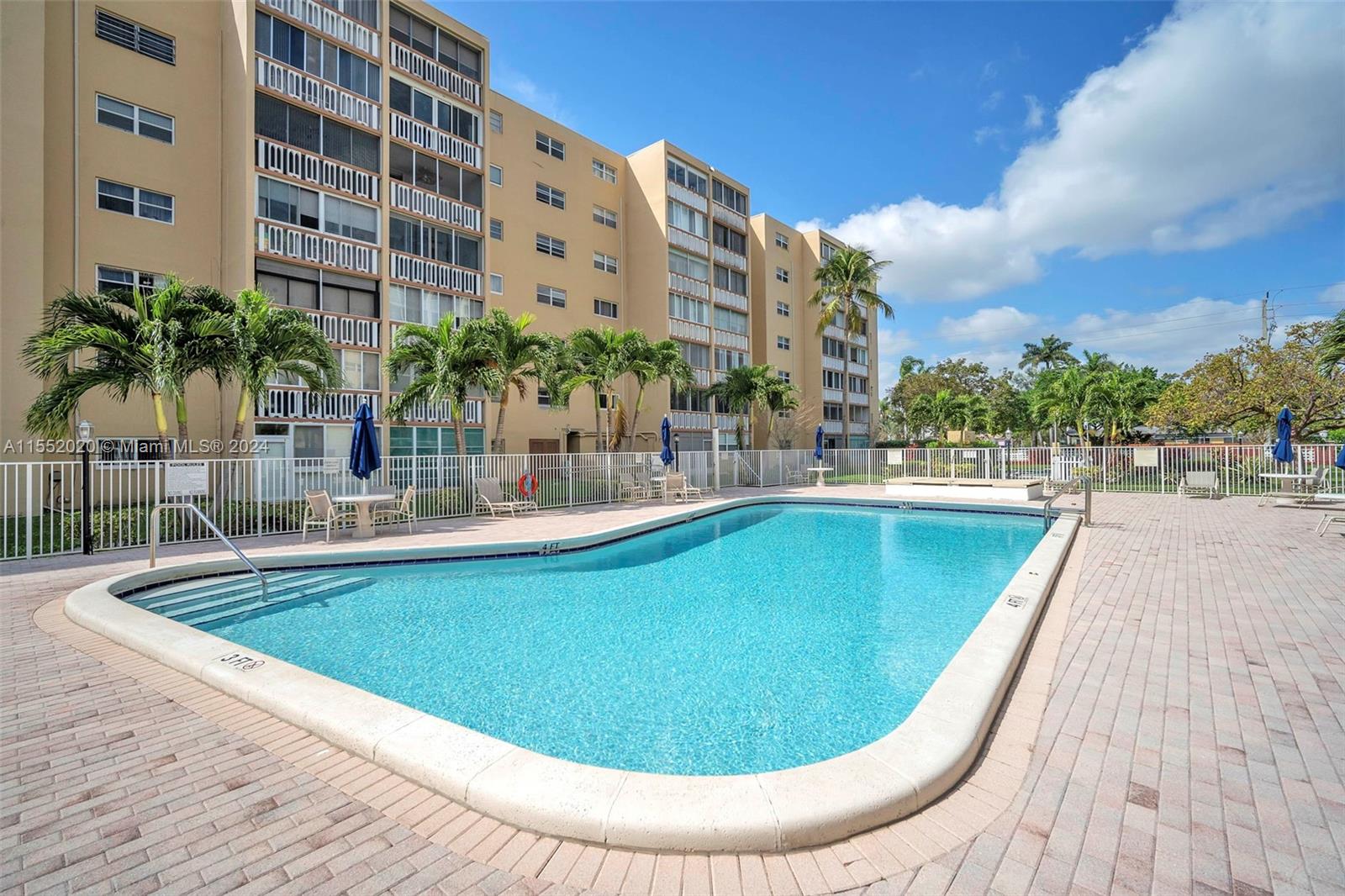 619 NE 14th Ave 401, Hallandale Beach, Florida 33009, 2 Bedrooms Bedrooms, ,2 BathroomsBathrooms,Residential,For Sale,619 NE 14th Ave 401,A11552020