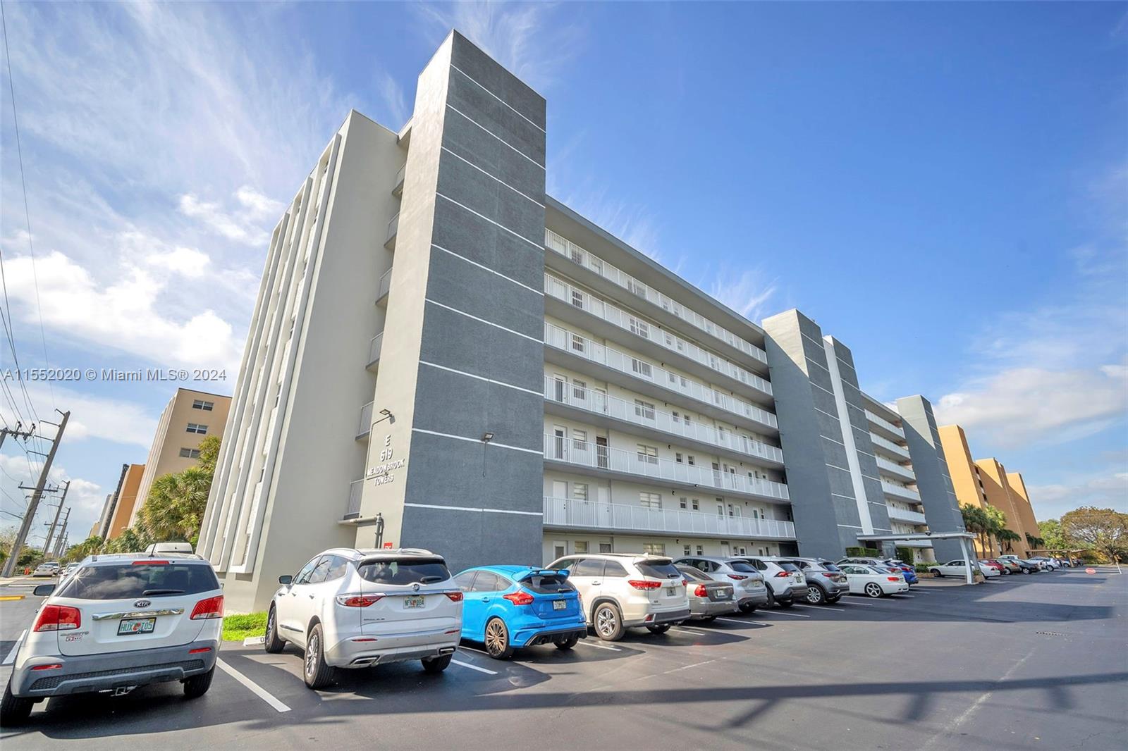 619 NE 14th Ave 401, Hallandale Beach, Florida 33009, 2 Bedrooms Bedrooms, ,2 BathroomsBathrooms,Residential,For Sale,619 NE 14th Ave 401,A11552020