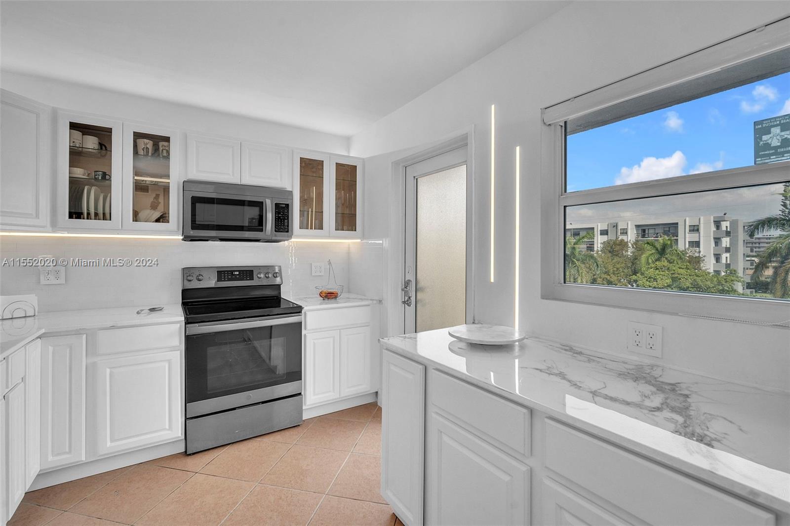 619 NE 14th Ave 401, Hallandale Beach, Florida 33009, 2 Bedrooms Bedrooms, ,2 BathroomsBathrooms,Residential,For Sale,619 NE 14th Ave 401,A11552020