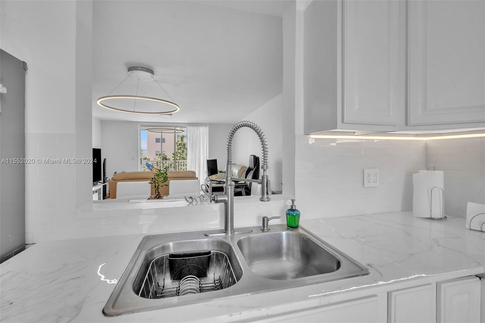 619 NE 14th Ave 401, Hallandale Beach, Florida 33009, 2 Bedrooms Bedrooms, ,2 BathroomsBathrooms,Residential,For Sale,619 NE 14th Ave 401,A11552020