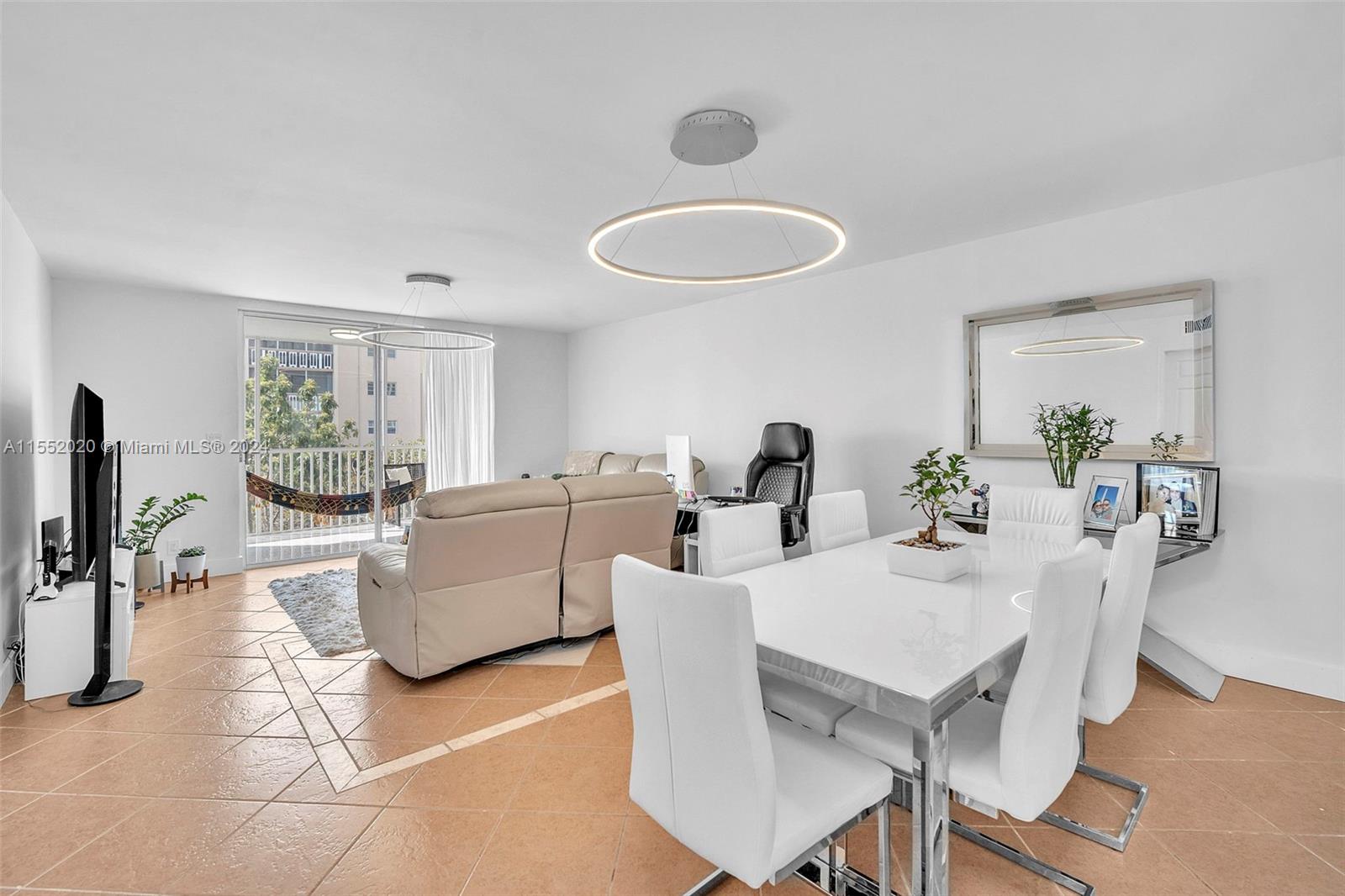 619 NE 14th Ave 401, Hallandale Beach, Florida 33009, 2 Bedrooms Bedrooms, ,2 BathroomsBathrooms,Residential,For Sale,619 NE 14th Ave 401,A11552020