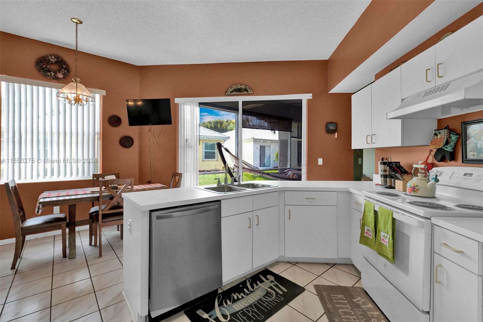 2660 SE 4th Pl, Homestead, Florida 33033, 3 Bedrooms Bedrooms, ,2 BathroomsBathrooms,Residential,For Sale,2660 SE 4th Pl,A11550275