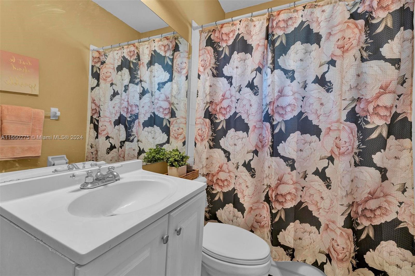 2660 SE 4th Pl, Homestead, Florida 33033, 3 Bedrooms Bedrooms, ,2 BathroomsBathrooms,Residential,For Sale,2660 SE 4th Pl,A11550275