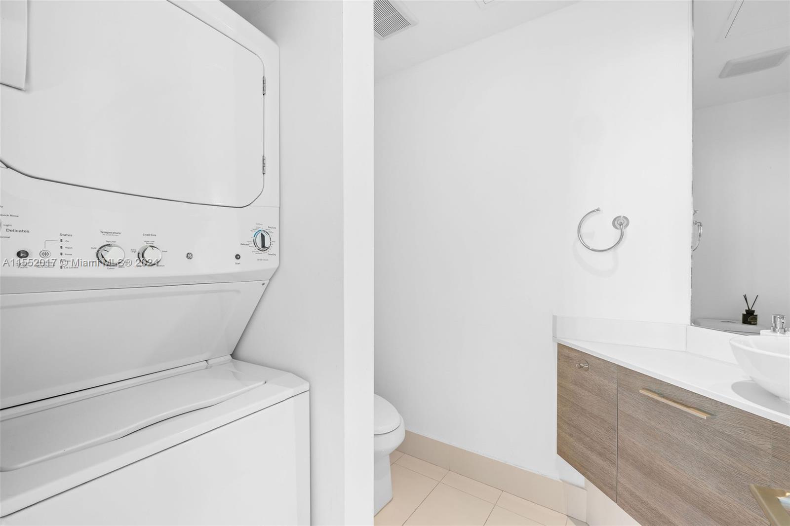 650 NE 32nd St 1708, Miami, Florida 33137, 1 Bedroom Bedrooms, ,1 BathroomBathrooms,Residential,For Sale,650 NE 32nd St 1708,A11552017