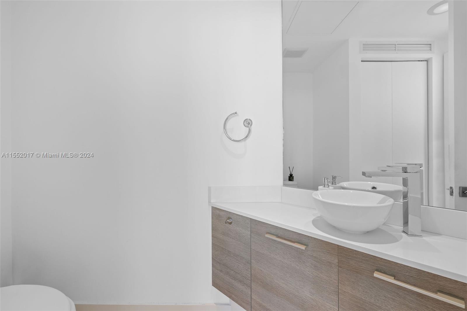 650 NE 32nd St 1708, Miami, Florida 33137, 1 Bedroom Bedrooms, ,1 BathroomBathrooms,Residential,For Sale,650 NE 32nd St 1708,A11552017