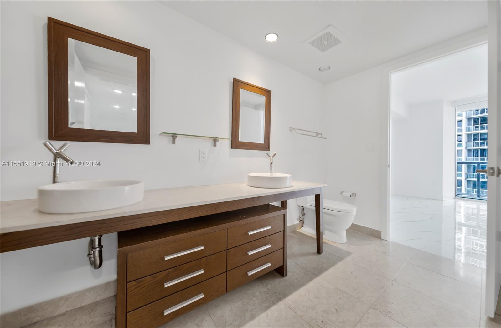 475 Brickell Ave 4811, Miami, Florida 33131, 1 Bedroom Bedrooms, ,1 BathroomBathrooms,Residential,For Sale,475 Brickell Ave 4811,A11551919