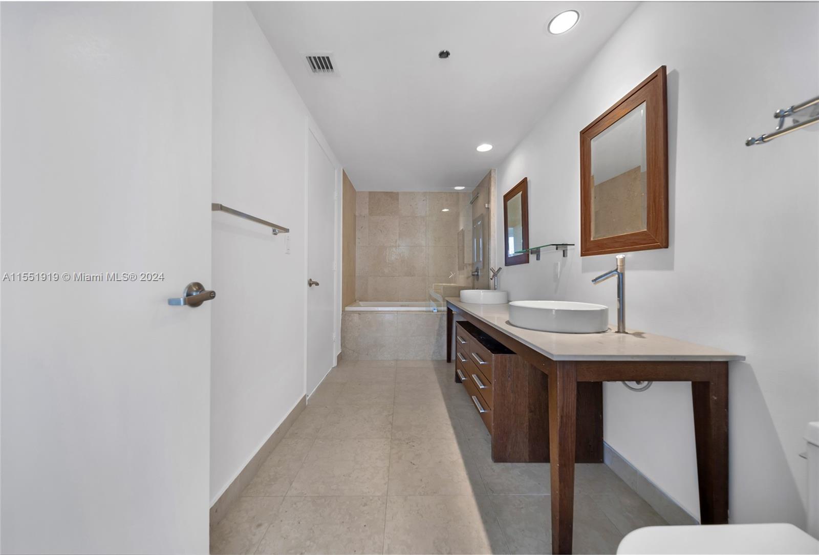 475 Brickell Ave 4811, Miami, Florida 33131, 1 Bedroom Bedrooms, ,1 BathroomBathrooms,Residential,For Sale,475 Brickell Ave 4811,A11551919