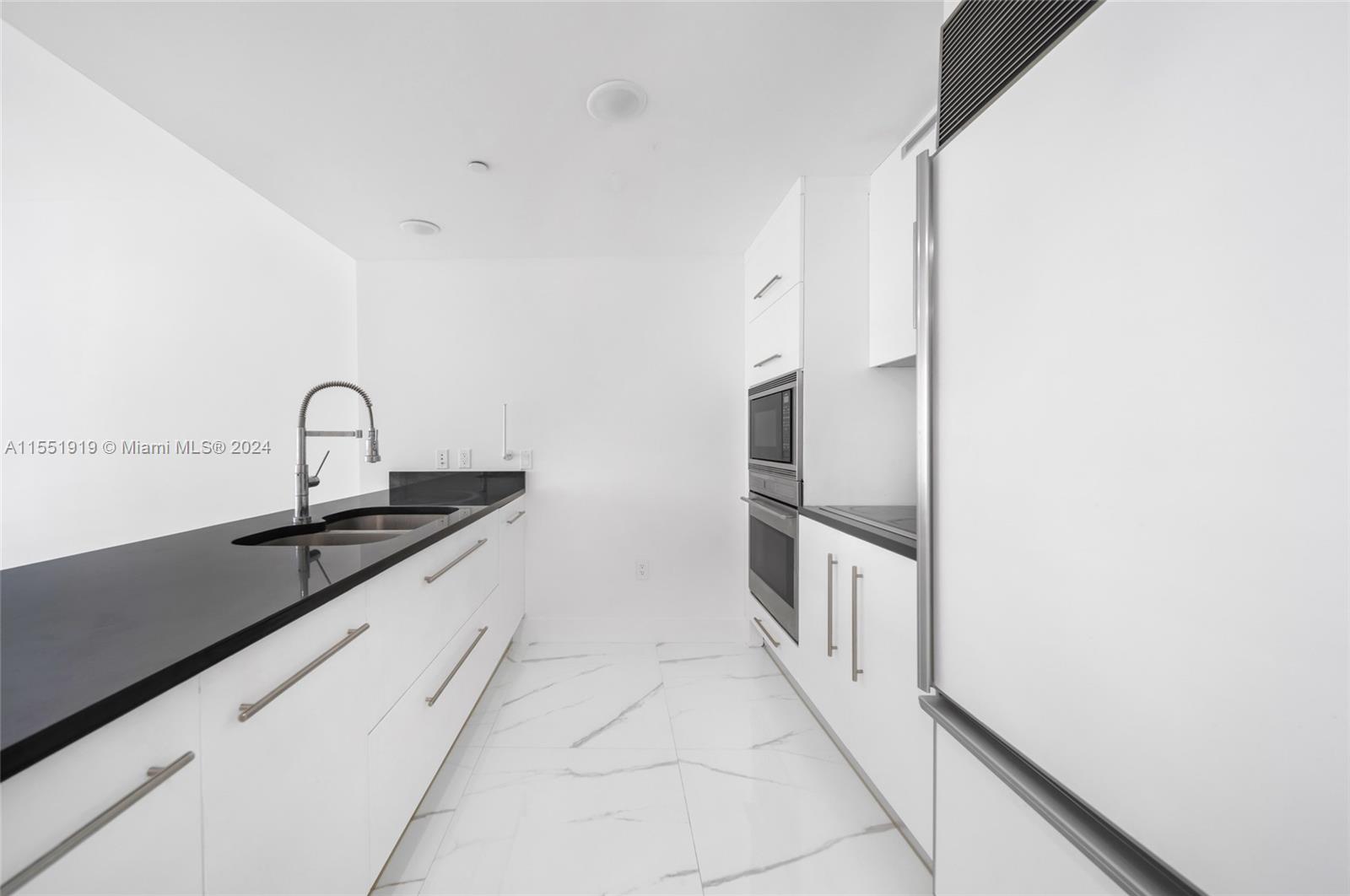 475 Brickell Ave 4811, Miami, Florida 33131, 1 Bedroom Bedrooms, ,1 BathroomBathrooms,Residential,For Sale,475 Brickell Ave 4811,A11551919