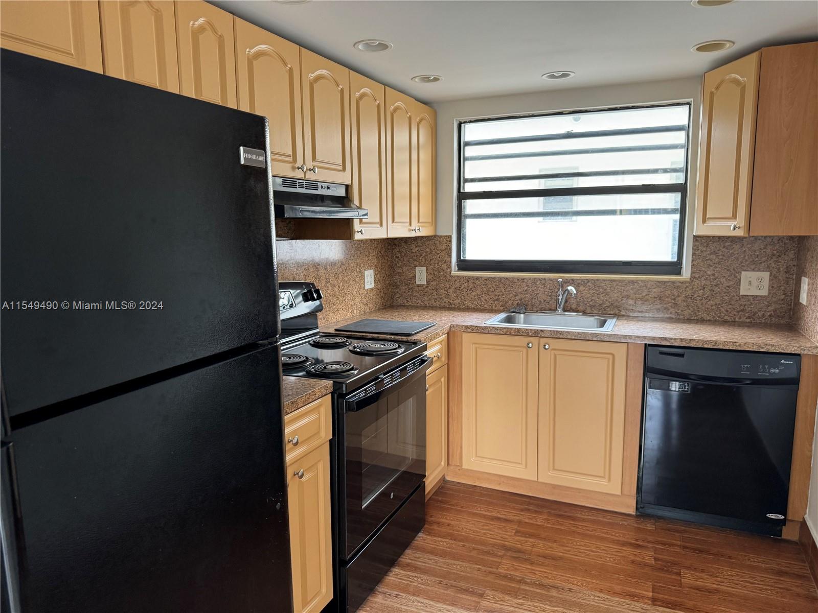 7740 Abbott Ave 2B, Miami Beach, Florida 33141, 2 Bedrooms Bedrooms, ,2 BathroomsBathrooms,Residential,For Sale,7740 Abbott Ave 2B,A11549490