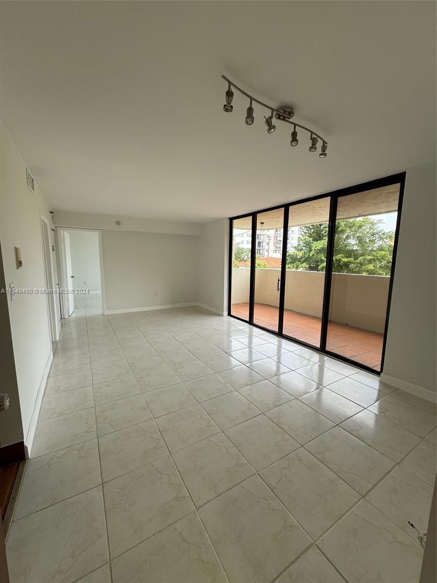 7740 Abbott Ave 2B, Miami Beach, Florida 33141, 2 Bedrooms Bedrooms, ,2 BathroomsBathrooms,Residential,For Sale,7740 Abbott Ave 2B,A11549490