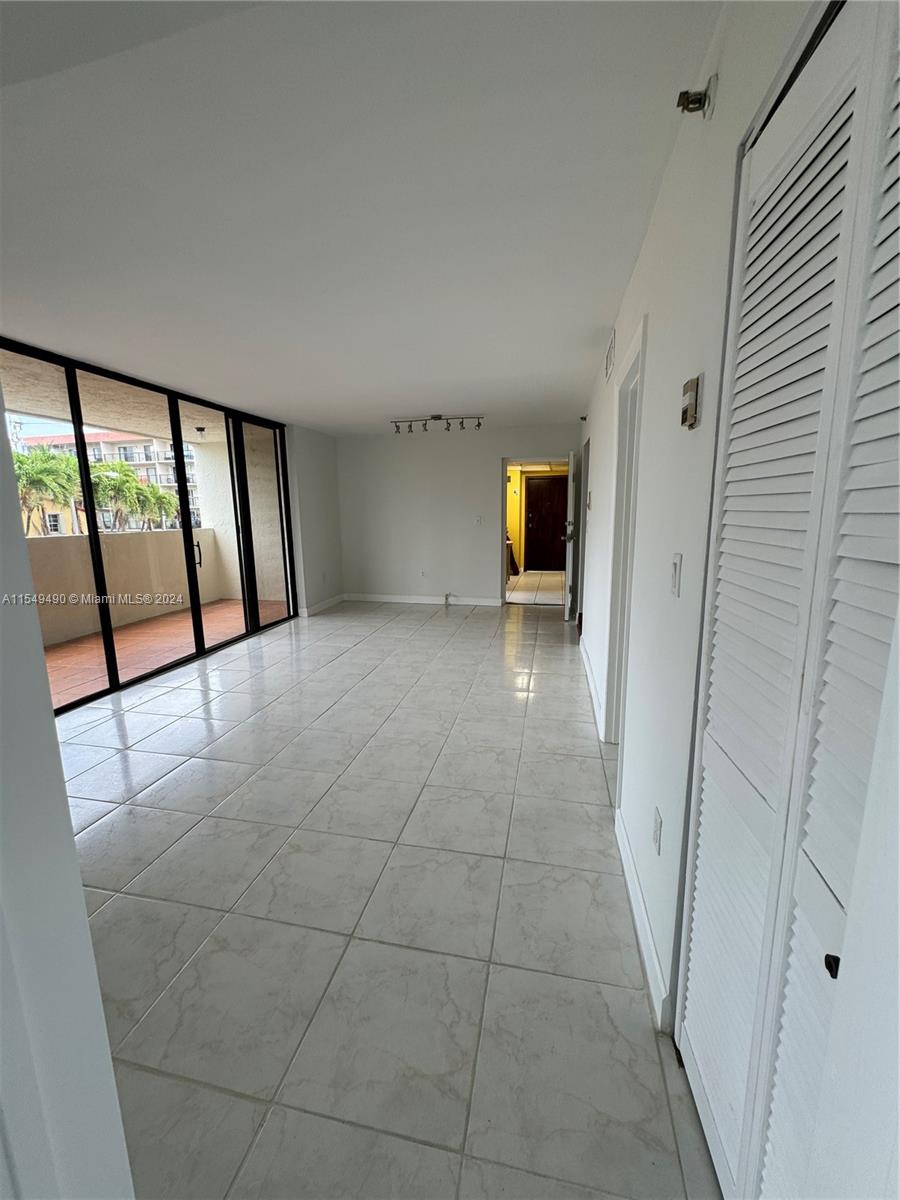 7740 Abbott Ave 2B, Miami Beach, Florida 33141, 2 Bedrooms Bedrooms, ,2 BathroomsBathrooms,Residential,For Sale,7740 Abbott Ave 2B,A11549490