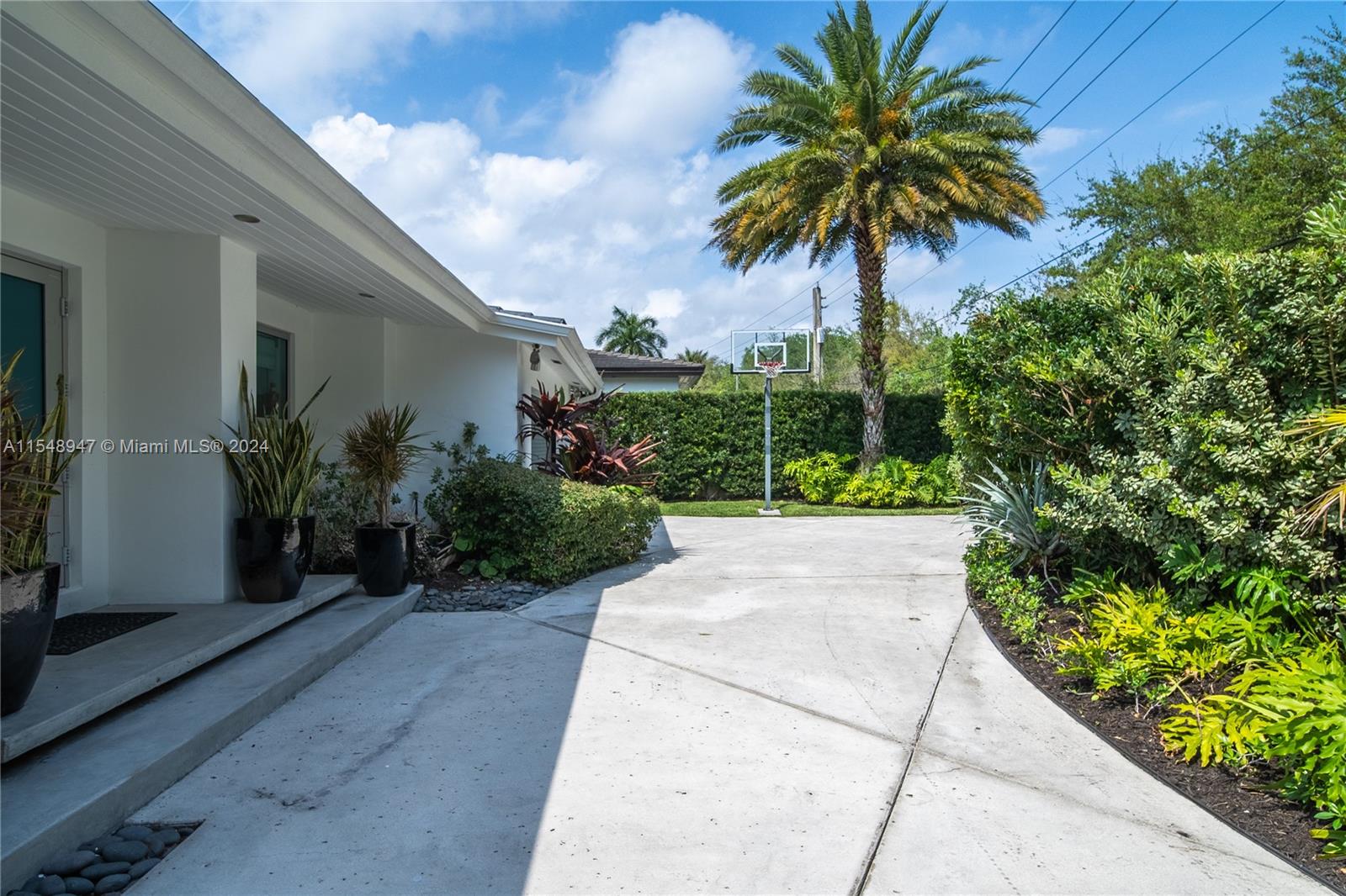 4950 Riviera Dr, Coral Gables, Florida 33146, 3 Bedrooms Bedrooms, ,3 BathroomsBathrooms,Residential,For Sale,4950 Riviera Dr,A11548947