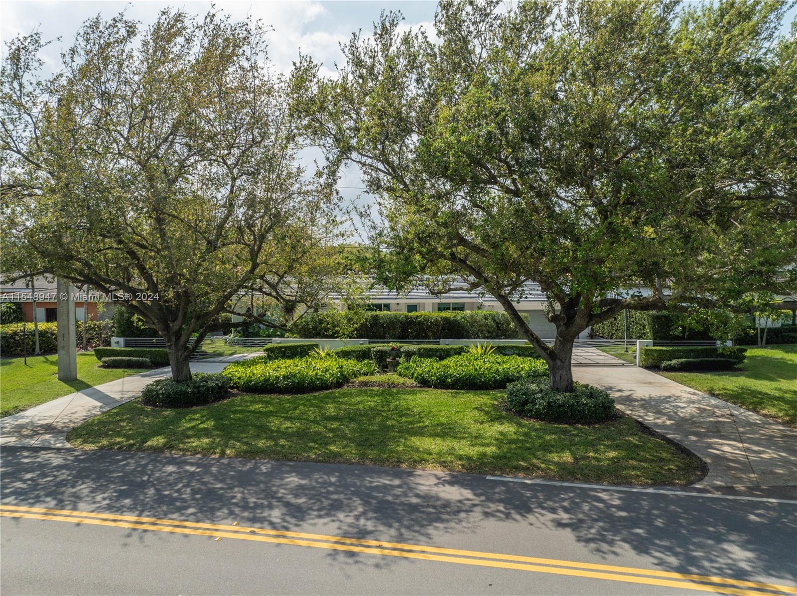 4950 Riviera Dr, Coral Gables, Florida 33146, 3 Bedrooms Bedrooms, ,3 BathroomsBathrooms,Residential,For Sale,4950 Riviera Dr,A11548947