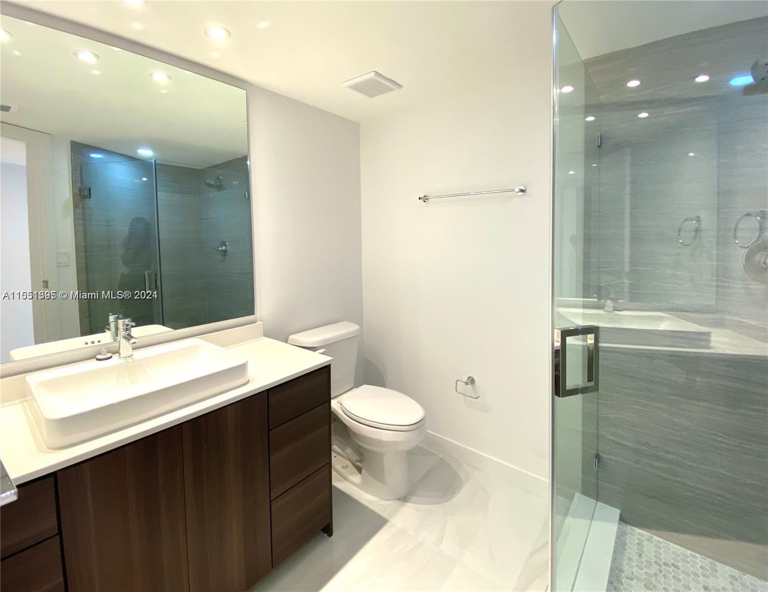 2401 Collins Ave 1102, Miami Beach, Florida 33140, 2 Bedrooms Bedrooms, ,2 BathroomsBathrooms,Residential,For Sale,2401 Collins Ave 1102,A11551395