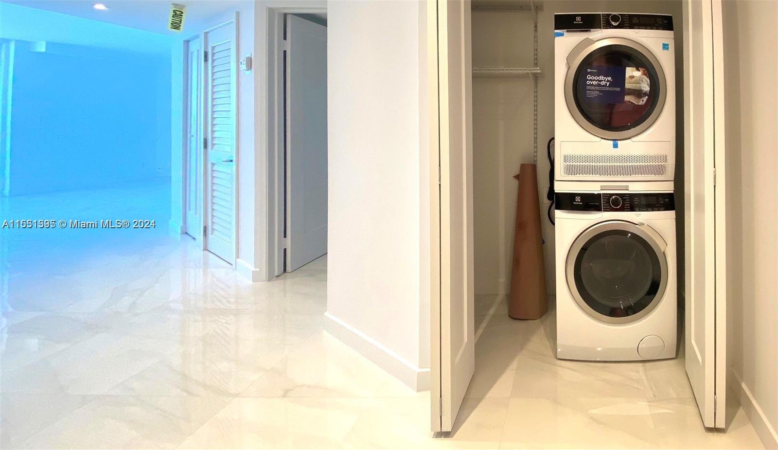 2401 Collins Ave 1102, Miami Beach, Florida 33140, 2 Bedrooms Bedrooms, ,2 BathroomsBathrooms,Residential,For Sale,2401 Collins Ave 1102,A11551395