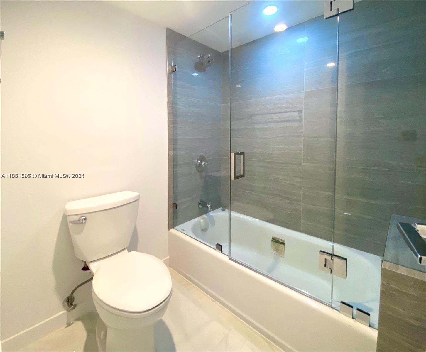 2401 Collins Ave 1102, Miami Beach, Florida 33140, 2 Bedrooms Bedrooms, ,2 BathroomsBathrooms,Residential,For Sale,2401 Collins Ave 1102,A11551395