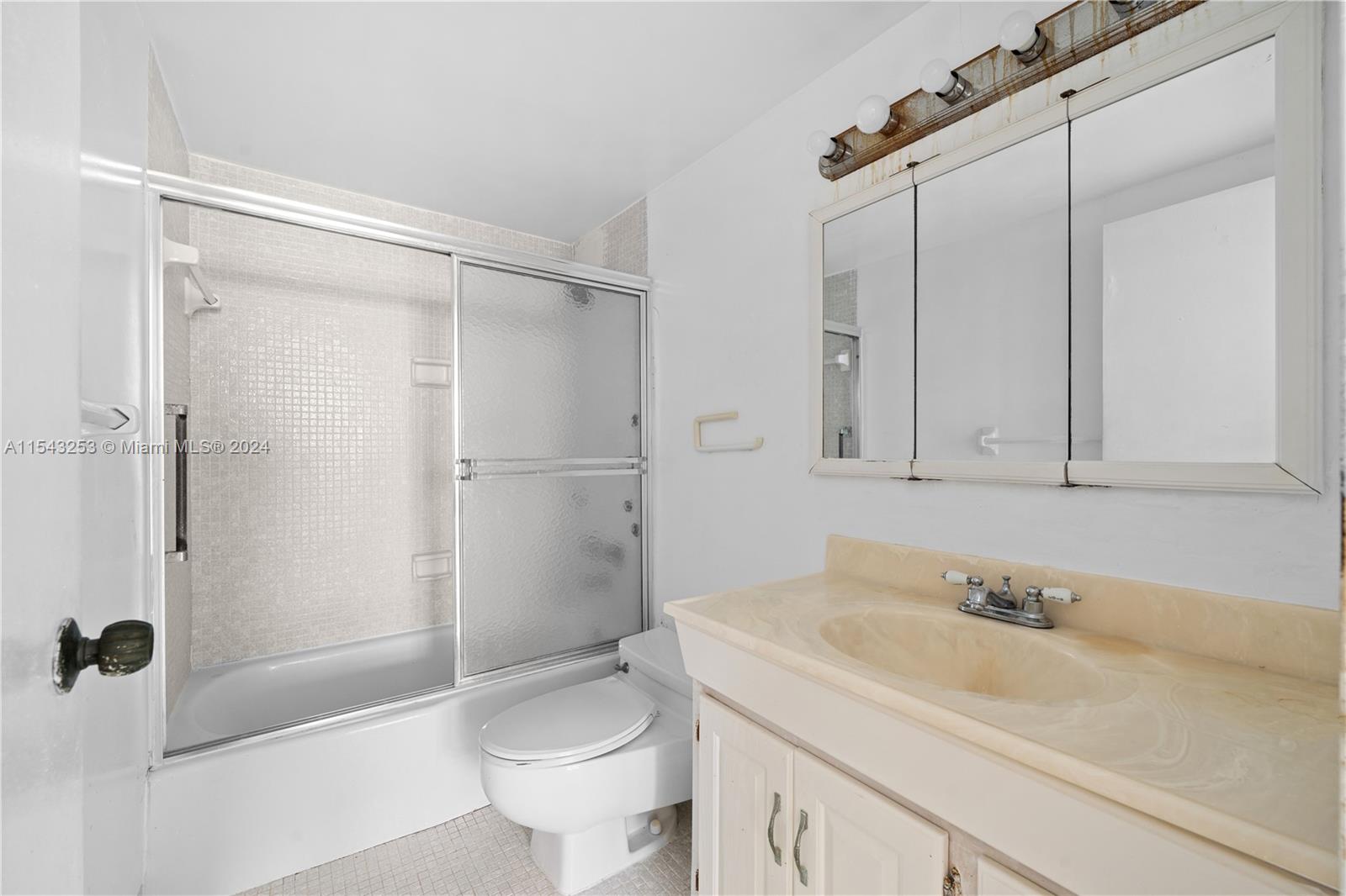 5601 Collins Ave PH-3, Miami Beach, Florida 33140, 1 Bedroom Bedrooms, ,1 BathroomBathrooms,Residential,For Sale,5601 Collins Ave PH-3,A11543253