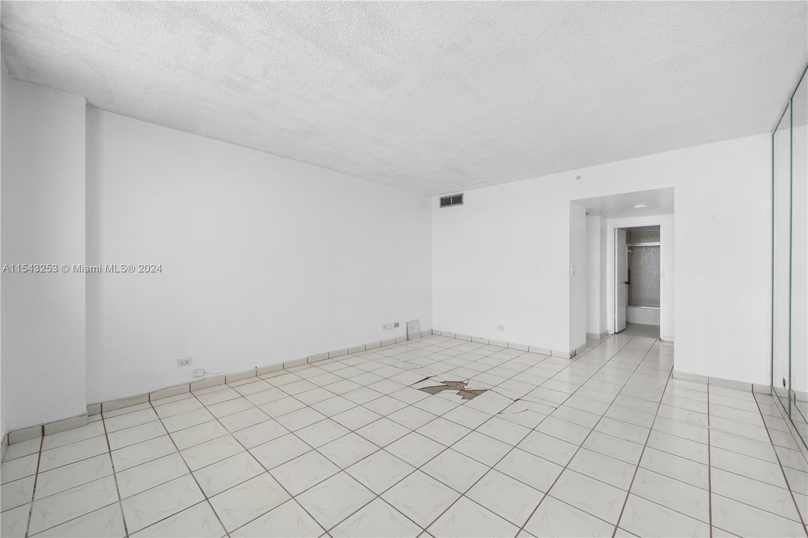 5601 Collins Ave PH-3, Miami Beach, Florida 33140, 1 Bedroom Bedrooms, ,1 BathroomBathrooms,Residential,For Sale,5601 Collins Ave PH-3,A11543253