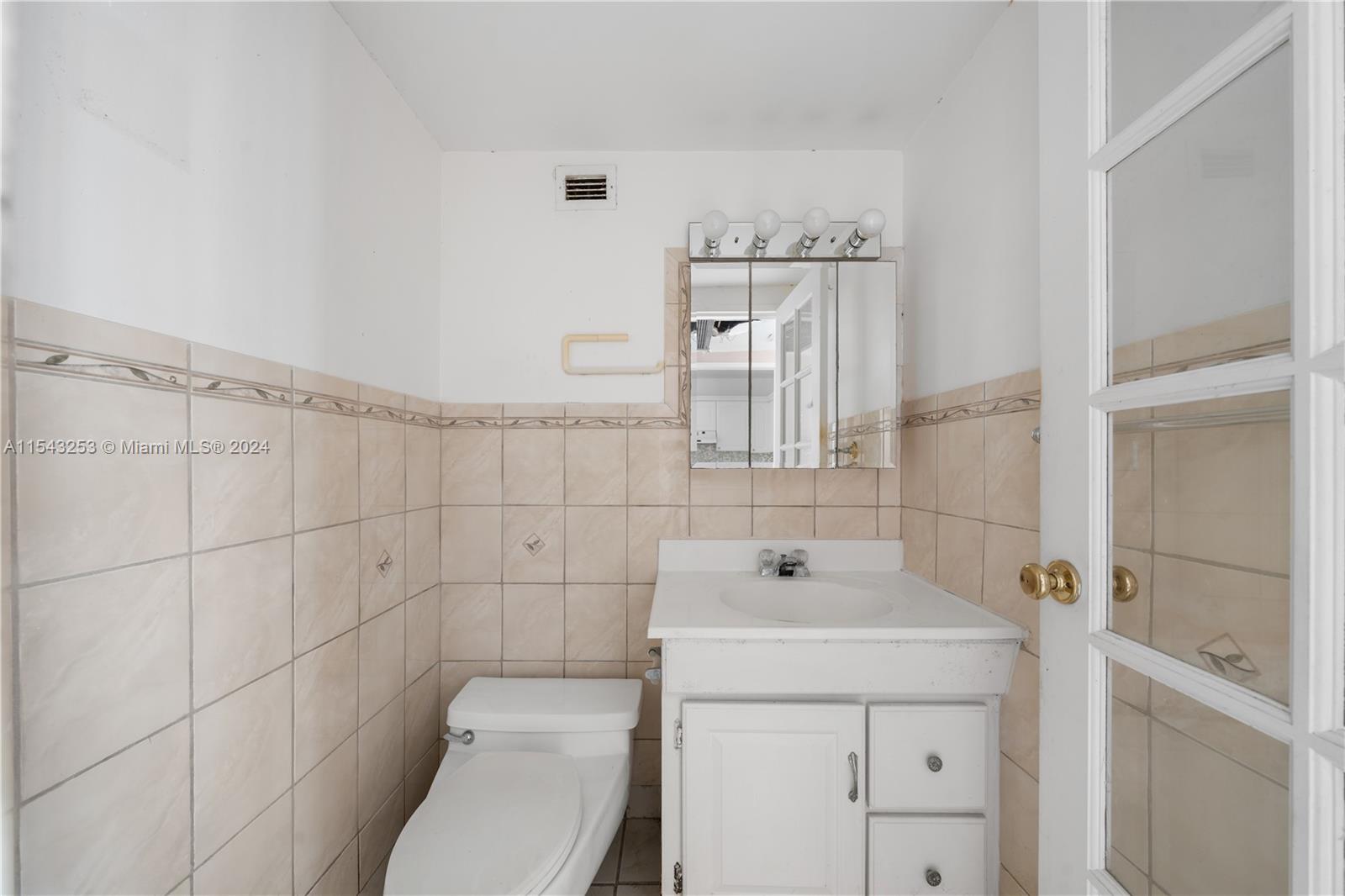 5601 Collins Ave PH-3, Miami Beach, Florida 33140, 1 Bedroom Bedrooms, ,1 BathroomBathrooms,Residential,For Sale,5601 Collins Ave PH-3,A11543253