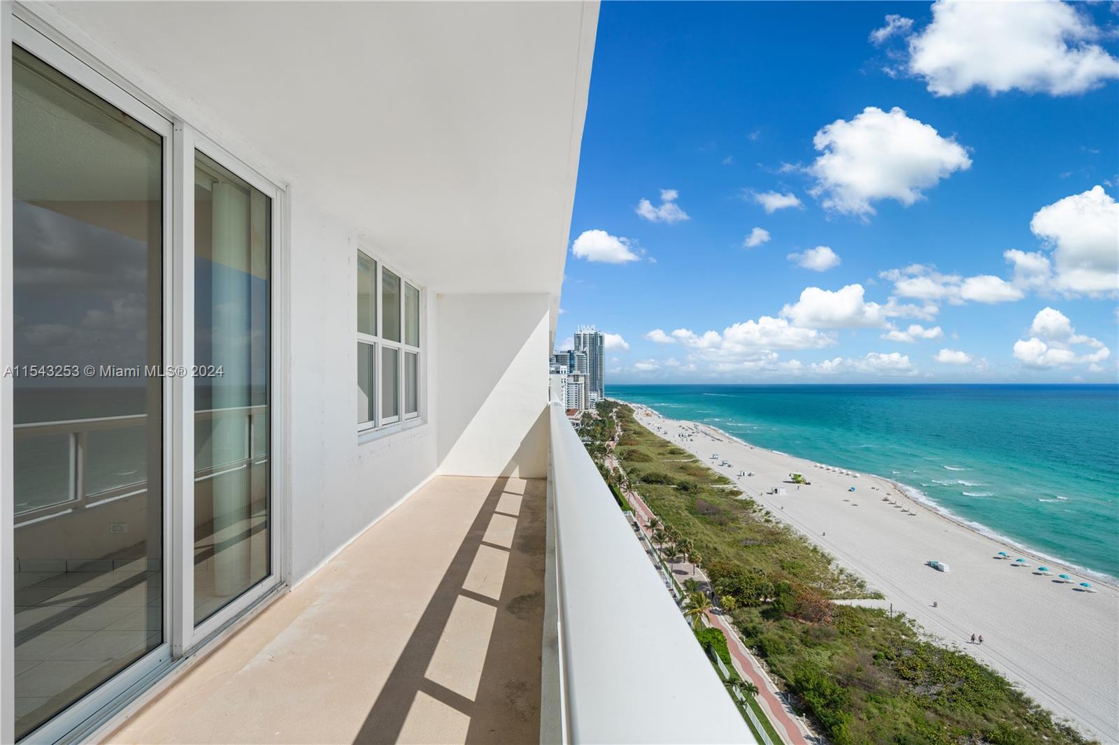 5601 Collins Ave PH-3, Miami Beach, Florida 33140, 1 Bedroom Bedrooms, ,1 BathroomBathrooms,Residential,For Sale,5601 Collins Ave PH-3,A11543253