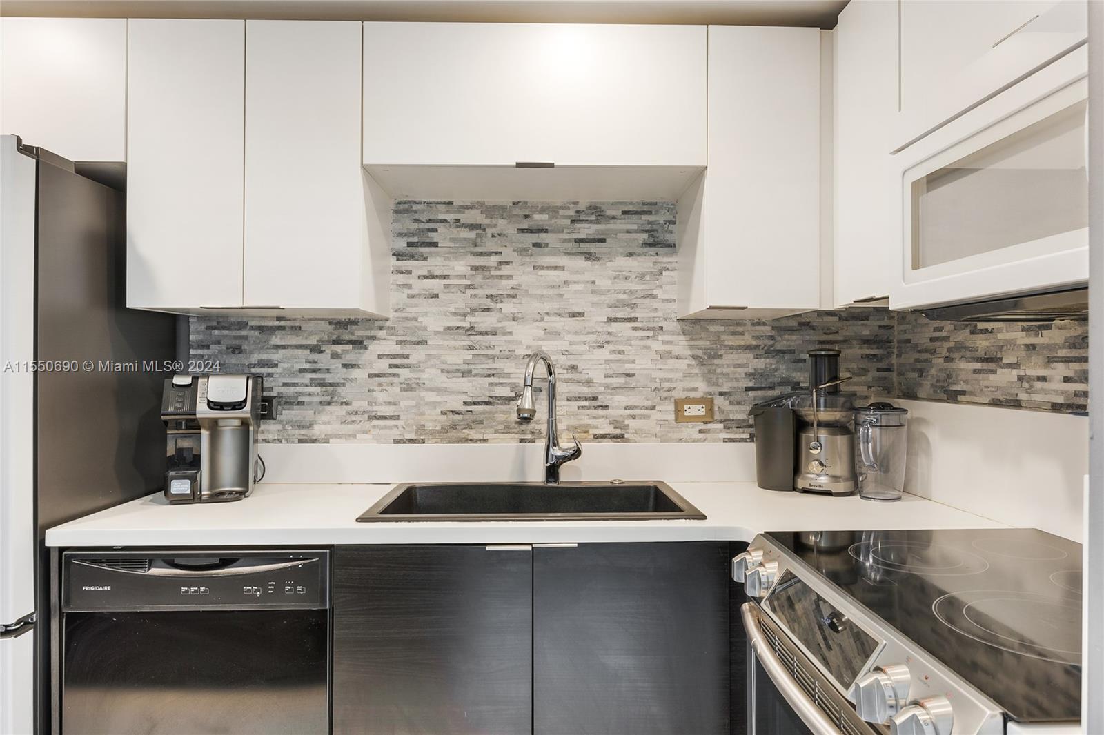 5769 Washington St G2, Hollywood, Florida 33023, 1 Bedroom Bedrooms, ,1 BathroomBathrooms,Residential,For Sale,5769 Washington St G2,A11550690