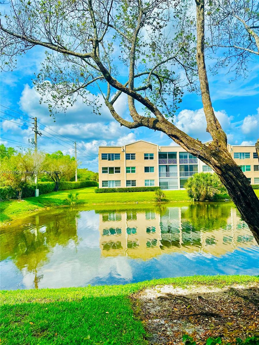 10818 W Clairmont Cir 102, Tamarac, Florida 33321, 2 Bedrooms Bedrooms, ,2 BathroomsBathrooms,Residential,For Sale,10818 W Clairmont Cir 102,A11552255