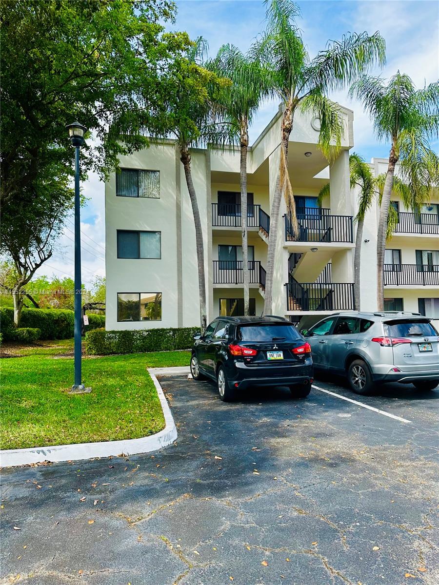 10818 W Clairmont Cir 102, Tamarac, Florida 33321, 2 Bedrooms Bedrooms, ,2 BathroomsBathrooms,Residential,For Sale,10818 W Clairmont Cir 102,A11552255