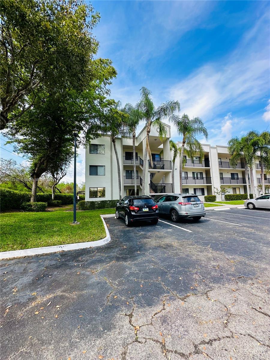 10818 W Clairmont Cir 102, Tamarac, Florida 33321, 2 Bedrooms Bedrooms, ,2 BathroomsBathrooms,Residential,For Sale,10818 W Clairmont Cir 102,A11552255